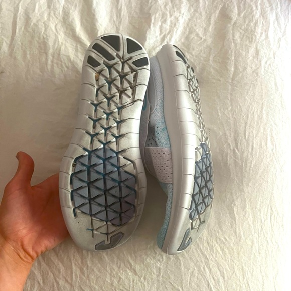 Nike Free Runs size 7.5 - Picture 3 of 4